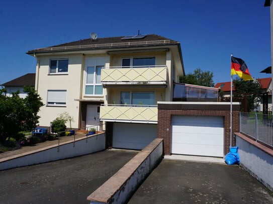 Charmantes Mehrfamilienhaus. Wohnung im OG kann sofort bezogen werden. Keine Käuferprovision!