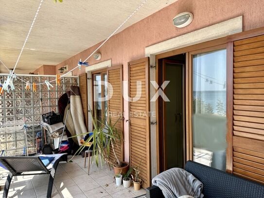 ISTRIEN, UMAG - 1BR+DB erste Reihe zum Meer, 1. Etage, Rarität auf dem Markt!