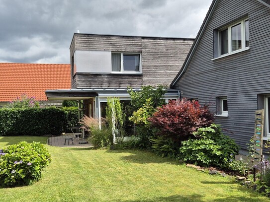 Freistehendes modernisiertes Einfamilienhaus mit großzügigem Raumangebot und gepflegtem Garten