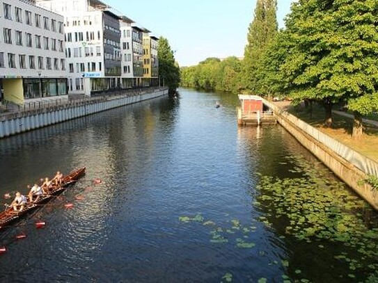 Wasser, Wasser, Wasser! Die Enten und die Schwäne! Top Lage! Tolle Wohnung am Kanal!