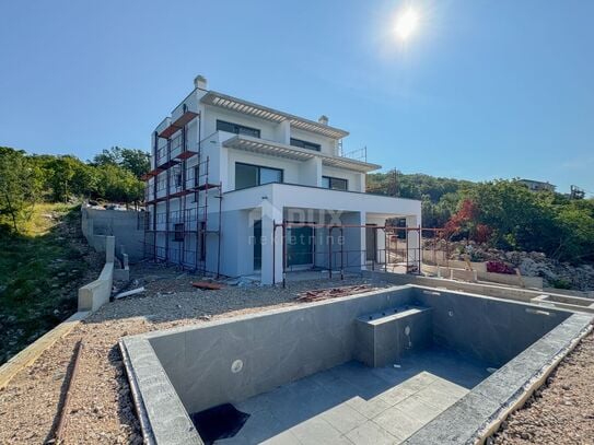 RIJEKA, KOSTRENA – zwei Villen mit zwei Swimmingpools, Garage, prächtiger Neubau mit Meerblick, seltene Investition