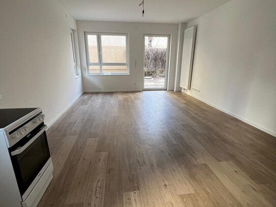 New building in Friedrichshain! Lovingly bright with spacious balcony & elevator (for 1 Person only)