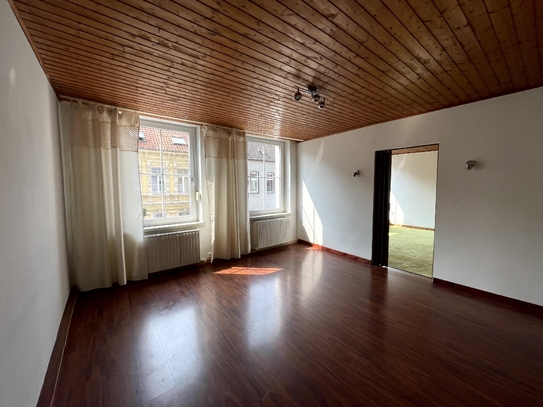 KREFELD-STADTMITTE: 3-ZIMMER WOHNUNG IN GEPFLEGTEM ALTBAU ZU MIETEN!