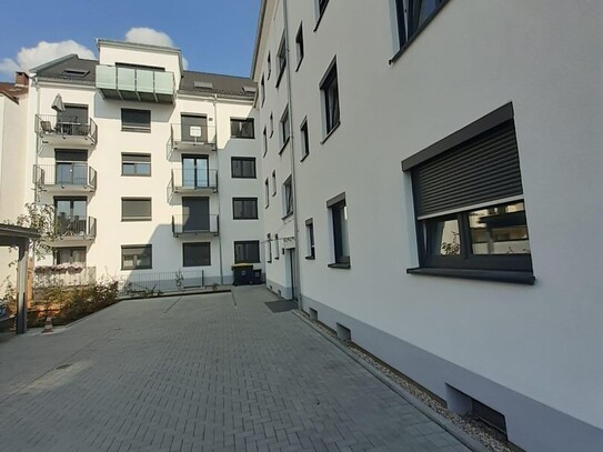 Schöne helle sanierte 2-Zimmer Wohnung mit Balkon und Terrasse in der Stadtmitte