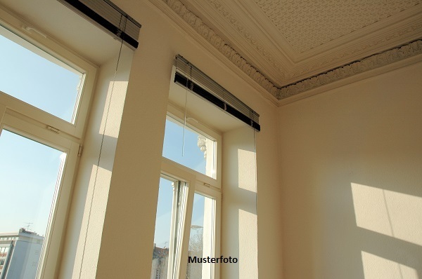 2-Zimmer-Wohnung im 3. OG mit Balkon in denkmalgeschütztem Gebäude