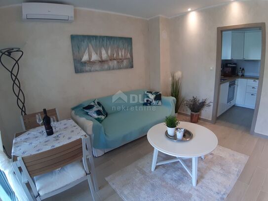 CRIKVENICA, JADRANOVO – luxuriöses 1 Schlafzimmer + Badezimmer mit überdachter Terrasse und Parkplatz