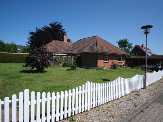 Geräumiger Walmdachbungalow mit Keller an der Geltinger Bucht