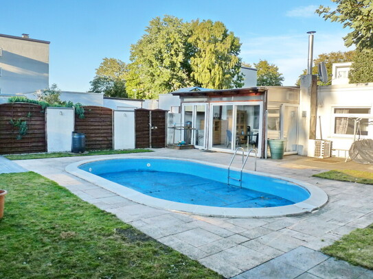 Bungalow mit Pool und Garage auf EP-Grund in Alt-Marl – Sanierungsbedarf