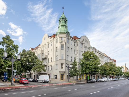 Historischer Altbau: helle 5 - Zimmer Wohnung mit Balkon in Berlin-Charlottenburg