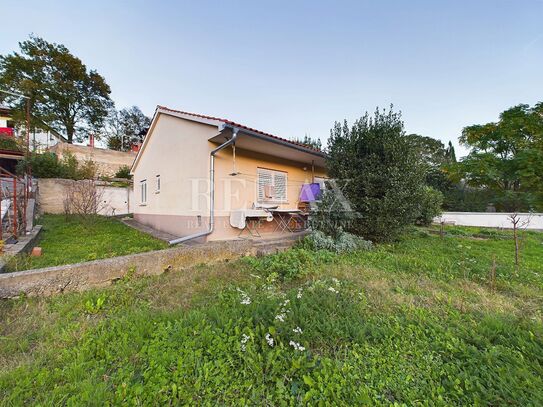 Novi Vinodolski - einstöckiges Haus mit großem Garten