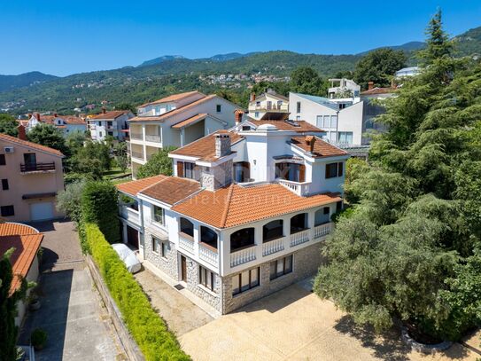 OPATIJA, IČIĆI – größeres Haus 400m2 mit Garten in Strandnähe zur Langzeitmiete, Meerblick