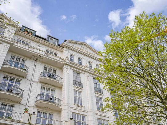 Hofweg Palais: Repräsentative Altbau-ETW im Erdgeschoss mit Garten und Terrasse