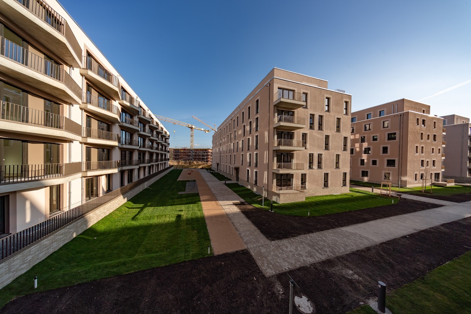 Neubauwohnung im Dachgeschoss mit Fußbodenheizung und Terrasse - Photo 1