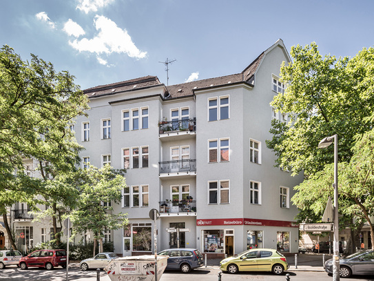 Attraktives Investment: familienfreundliche Altbauwohnung mit Balkon