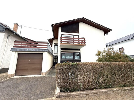 Schönes 2-Familienhaus mit tollem Garten und Garage * in Eppelheim