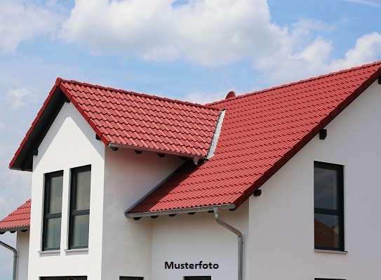 1/2 Anteil - Wohnung mit Terrasse und Garage