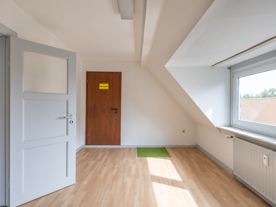 Unten arbeiten und oben wohnen, auf ca. 300qm Fläche in Bremen- Lesum.