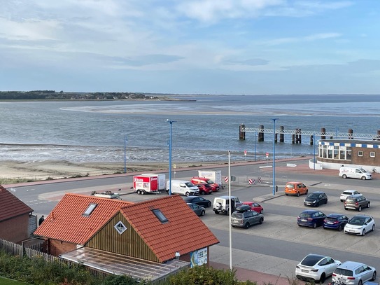 Etagenwohnung - in Sanierungsobjekt: Zwei-Zimmer-Appartement mit Blick auf die Nordsee im 03. OG