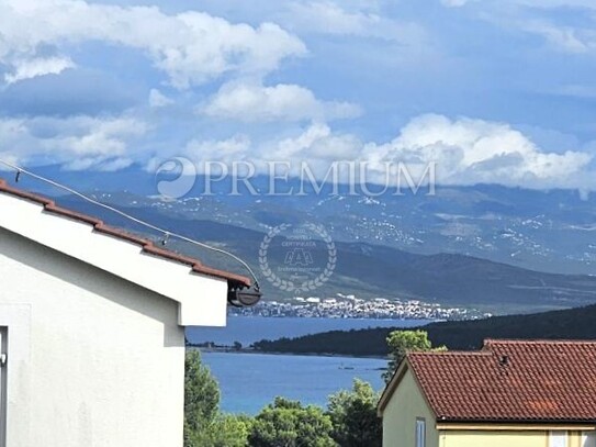 Čižići, Wohnung mit teilweisem Meerblick und Garten!