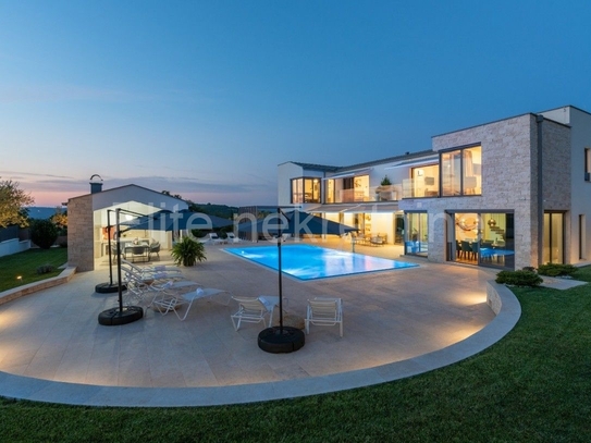 Istrien, in der Nähe von Motovun, Extravagante Villa 357 m2, 1600 m2 Garten