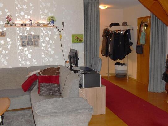 2 1/2 Zimmer-Wohnung im Maisonette-Stil mit Garage und Balkon