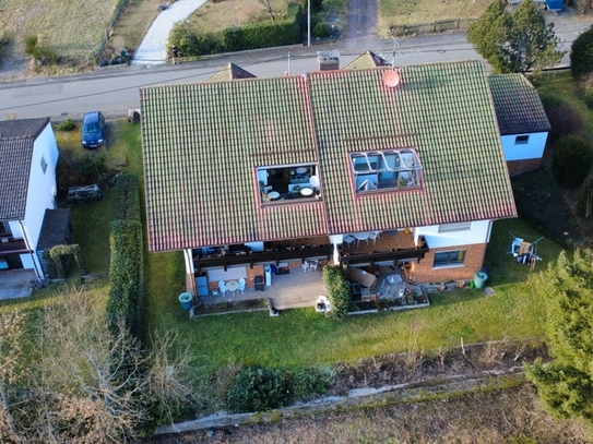 Ansprechende 3,5 ZKB in Trippstadt stehen zum Verkauf.
Herrliche Lage mit unverbaubarem Ausblick!