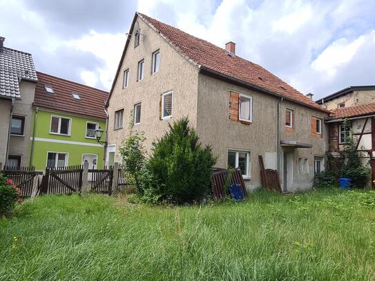 Ein- bis Zweifamilienhaus mit Grundstück in ruhiger Innenstadtlage