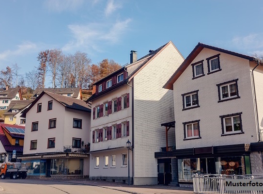 Gebäudekomplex mit Wohnung und ehem. Bäckerei