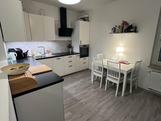 Sehr schöne 60qm Erdgeschoss Wohnung mit Garten, Stellplatz & Garage !