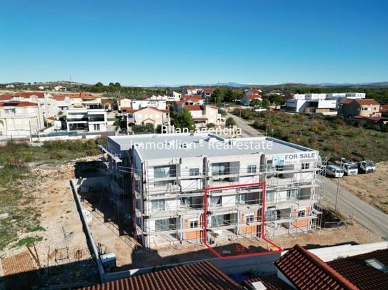 Wohnung, Vodice, 2 Schlafzimmer, 2 Parkplätze, eigene Garten