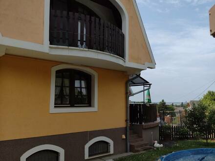 IHR UNGARN EXPERTE Geräumiges Einfamilienhaus, Blick auf den Balaton, nahe dem schönen Lido-Strand