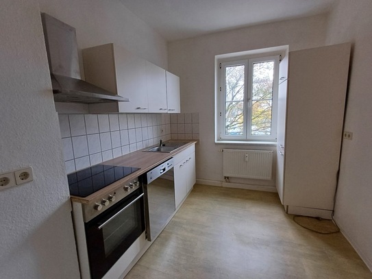 Geräumige Wohnung mit Einbauküche - 1. OG rechts