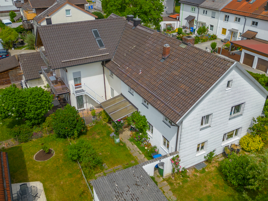Sanierung oder Neubau:
Doppelhaushälfte mit ca. 747 m² Grund
in Stadtrandlage von Waldkraiburg