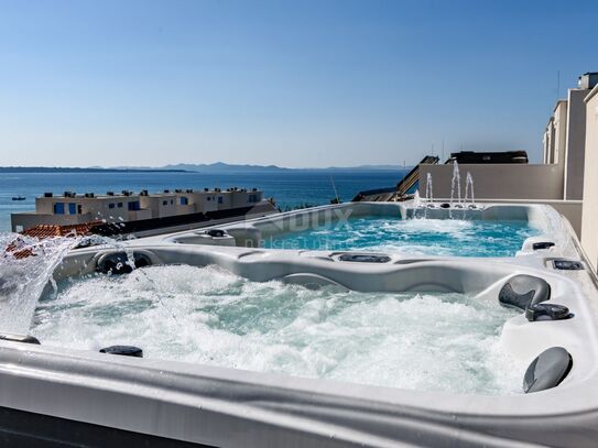 ZADAR, PRIVLAKA – Ihre Traumvilla: Meerblick, Whirlpool auf dem Dach und nur 100 m zum Strand! R5