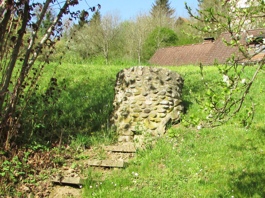 ** Grundstück mit frischem Brunnenwasser auf der Sonnenseite von Stühlingen **