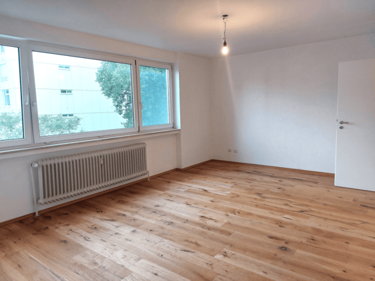 Ottobrunn - Neu renovierte 4 Zimmerwohnung