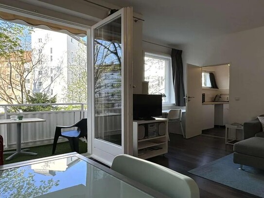Ruhig zum großen Innenhof gelegene, lichtdurchflutete, moderne 1 Zimmer Wohnung