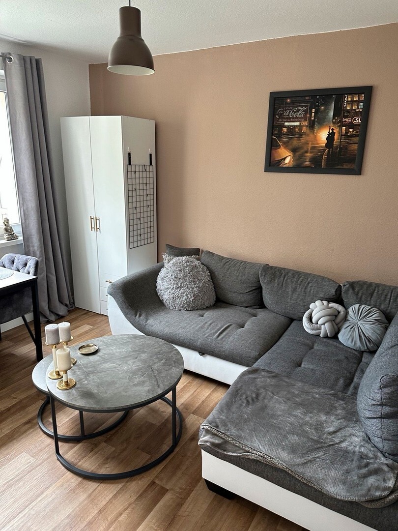 Renovierte 2-Zimmer-Wohnung mit EBK in Lichtenberg - Photo 1