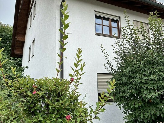 Charmante Doppelhaushälfte mit 5 Zimmern, Garten und Garage