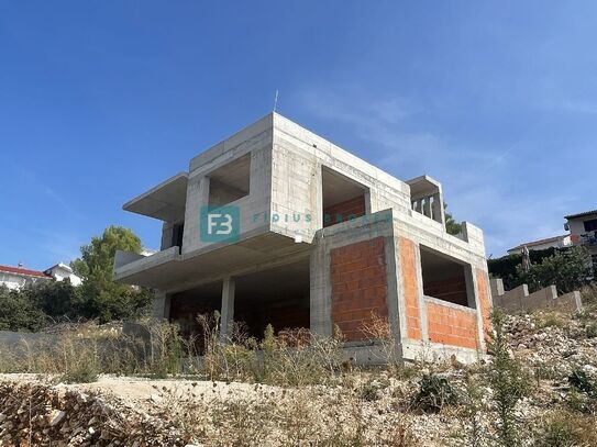 PRIMOŠTEN, Villa mit Meerblick, 220 m vom Meer entfernt, Rohbauphase, ruhige Lage