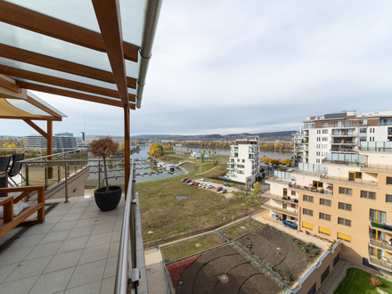 IHR UNGARN-EXPERTE Luxuriöse Eigentumswohnung mit großer Terrasse in Budapest an der Marina Küste