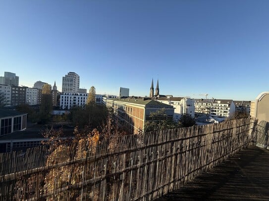 Wunderschöne 2 Zimmer-Dachgeschosswohnung mit Terrasse in Bestlage Düsseldorfs!