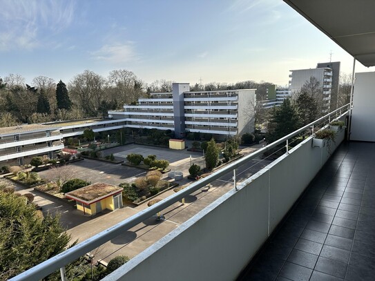 Helle 4-Zimmer-Wohnung mit großem Sonnenbalkon & Tiefgaragenstellplatz