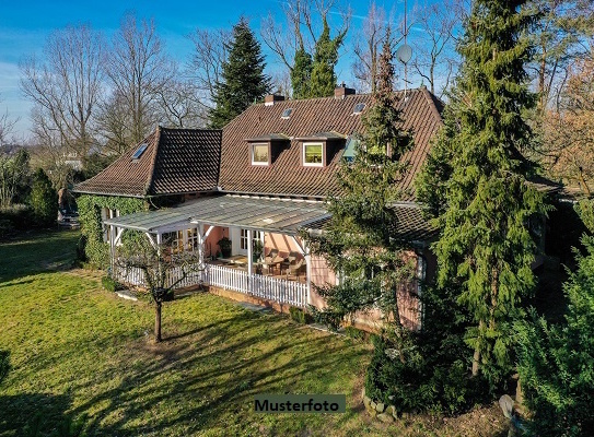 Einfamilienhaus und Garage + provisionsfrei +