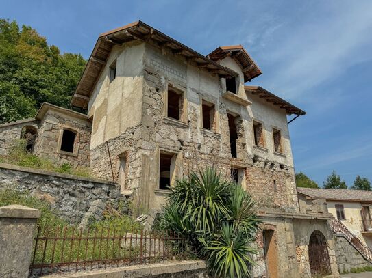 OPATIJA RIVIERA – Steinschönheit mit einem Garten von 2000 m2, bereit zur Fertigstellung, Meerblick