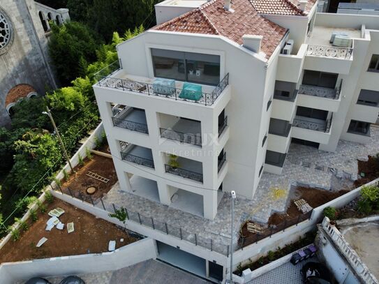 OPATIJA, ZENTRUM - Penthouse im Zentrum von Opatija mit mehreren Terrassen, Panoramablick, Garage, 200 Meter vom Lungom…