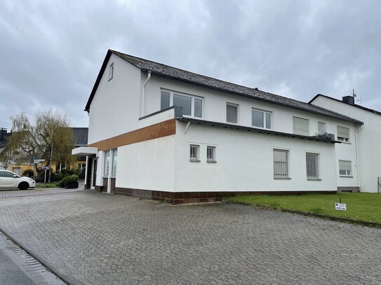 Zweifamilienhaus mit Gewerbeeinheit auf dem Mallendarer Berg