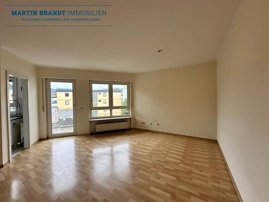 SCHÖNE 2 Zimmer Wohnung mit sonnigen Südwest Balkon 
und Tiefgarage in zentraler Lage von Idstein