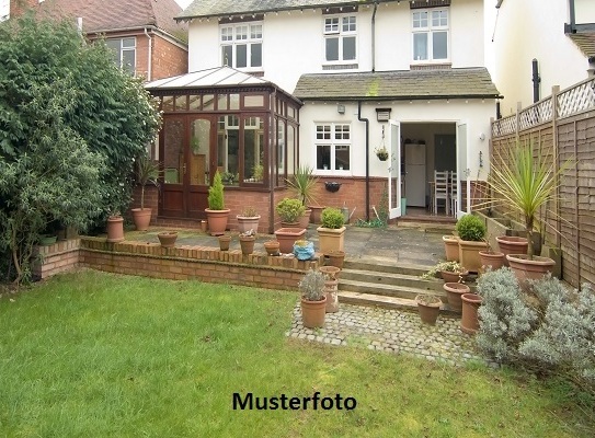 Reihenhaus mit Garten und Garage