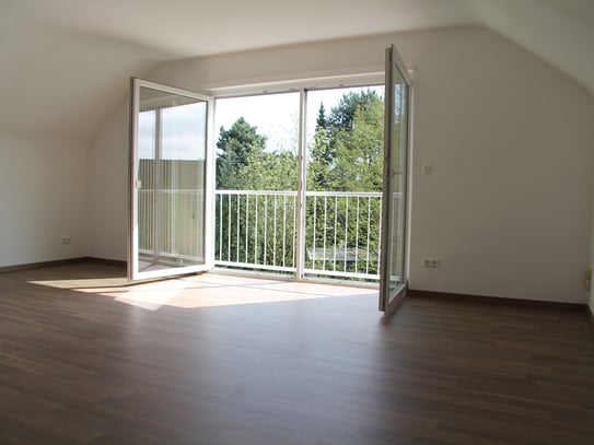 Gemütliche gepfl. 2-Zimmer-DG-Whg. EBK franz. Balkon 33330 Gütersloh, Nähe Mohns Park